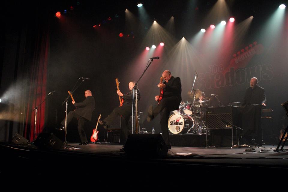 Photos Top UK Shadows Tribute Band The Bootleg Shadows photos-top-uk-shadows-tribute-band-the-bootleg-shadows